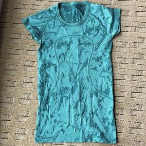 Gently used lululemon swiftly tech shirt